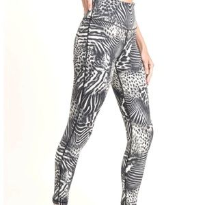 MONO B
Safari Print Highwaist Leggings